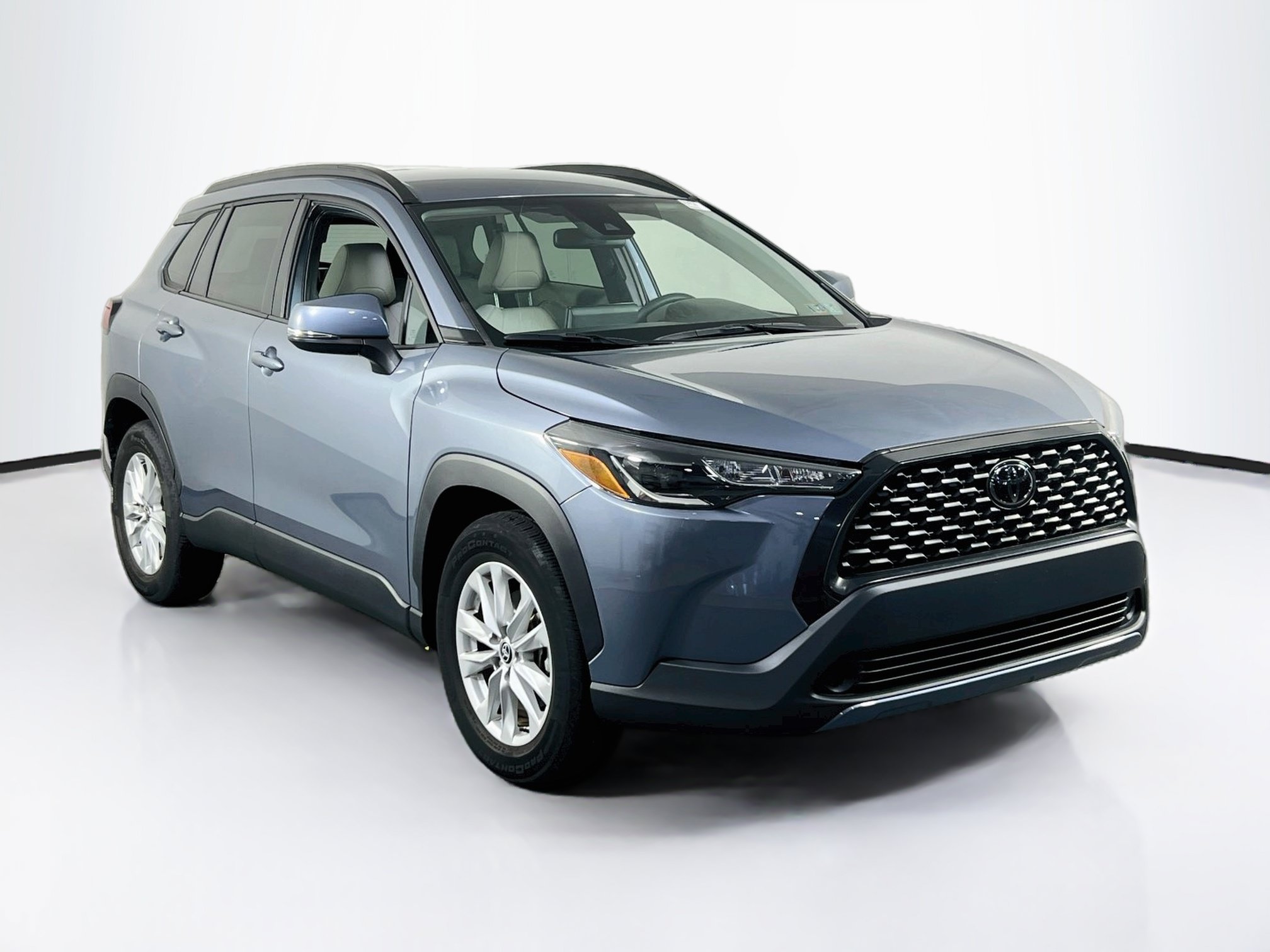 Used 2022 Toyota Corolla Cross LE AWD/4WD image 3