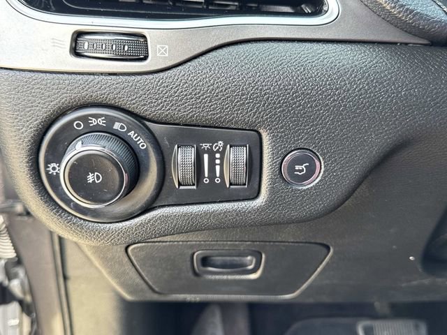 Used 2019 Jeep Cherokee Limited image 32