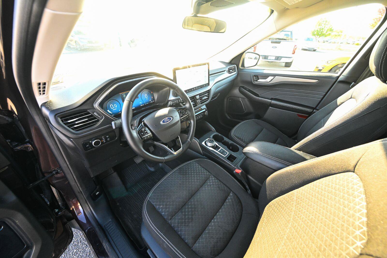 Used 2023 Ford Escape Active w/ Tech Pack #2 AWD/4WD image 18