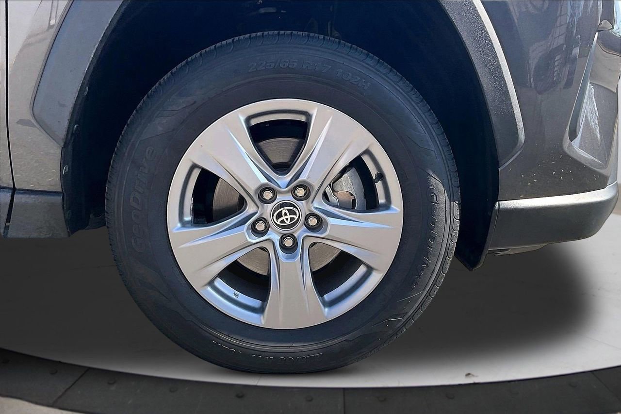 Used 2022 Toyota RAV4 XLE image 34