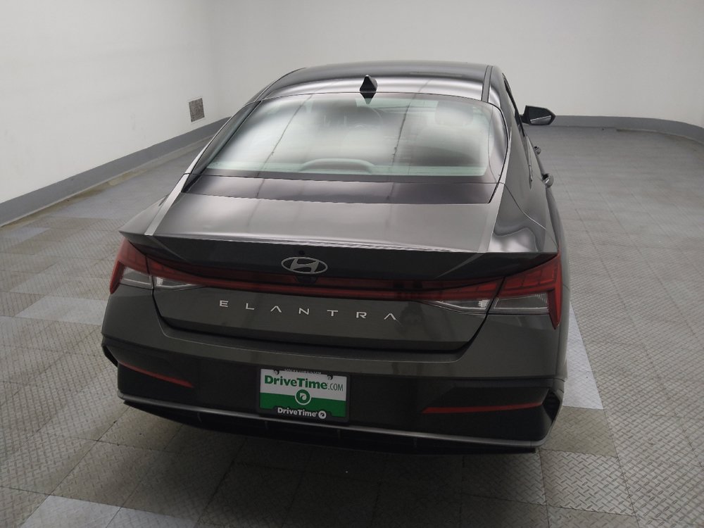 Used 2025 Hyundai Elantra SEL FWD image 7