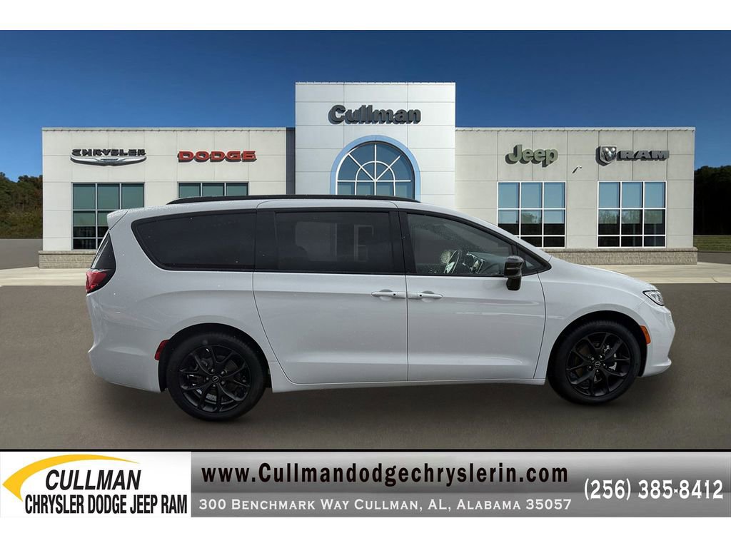 New 2026 Chrysler Pacifica Limited w/ S Appearance Package image 2
