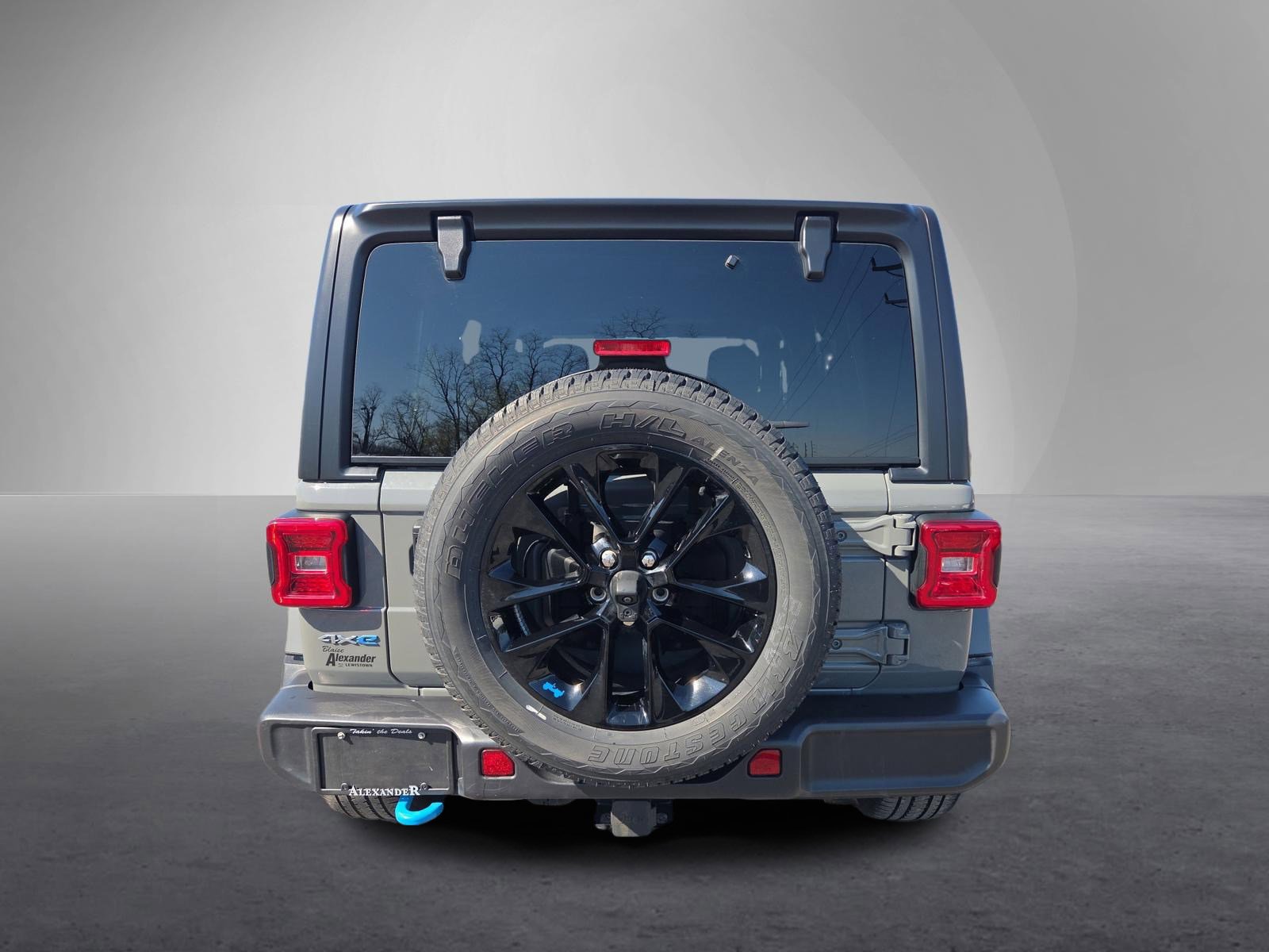 Used 2023 Jeep Wrangler Sahara w/ Dual Top Group image 4