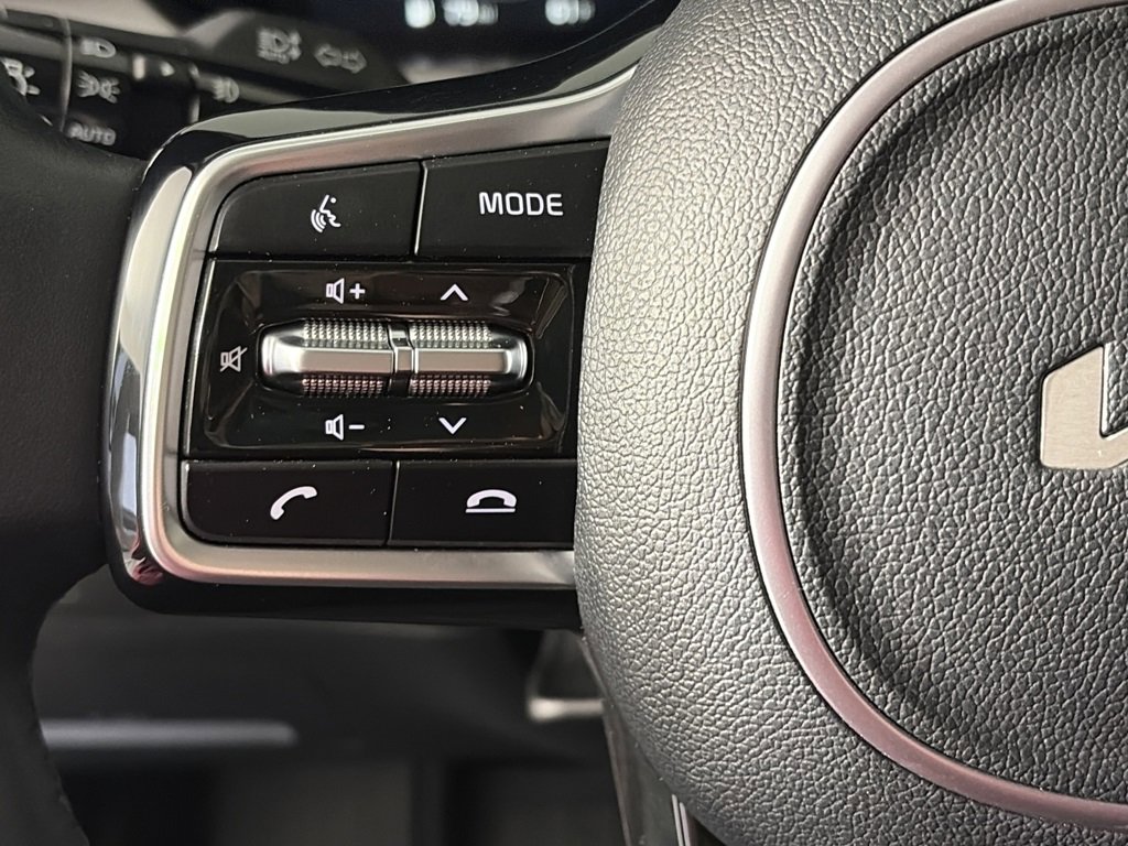 Used 2023 Kia Sorento SX image 17
