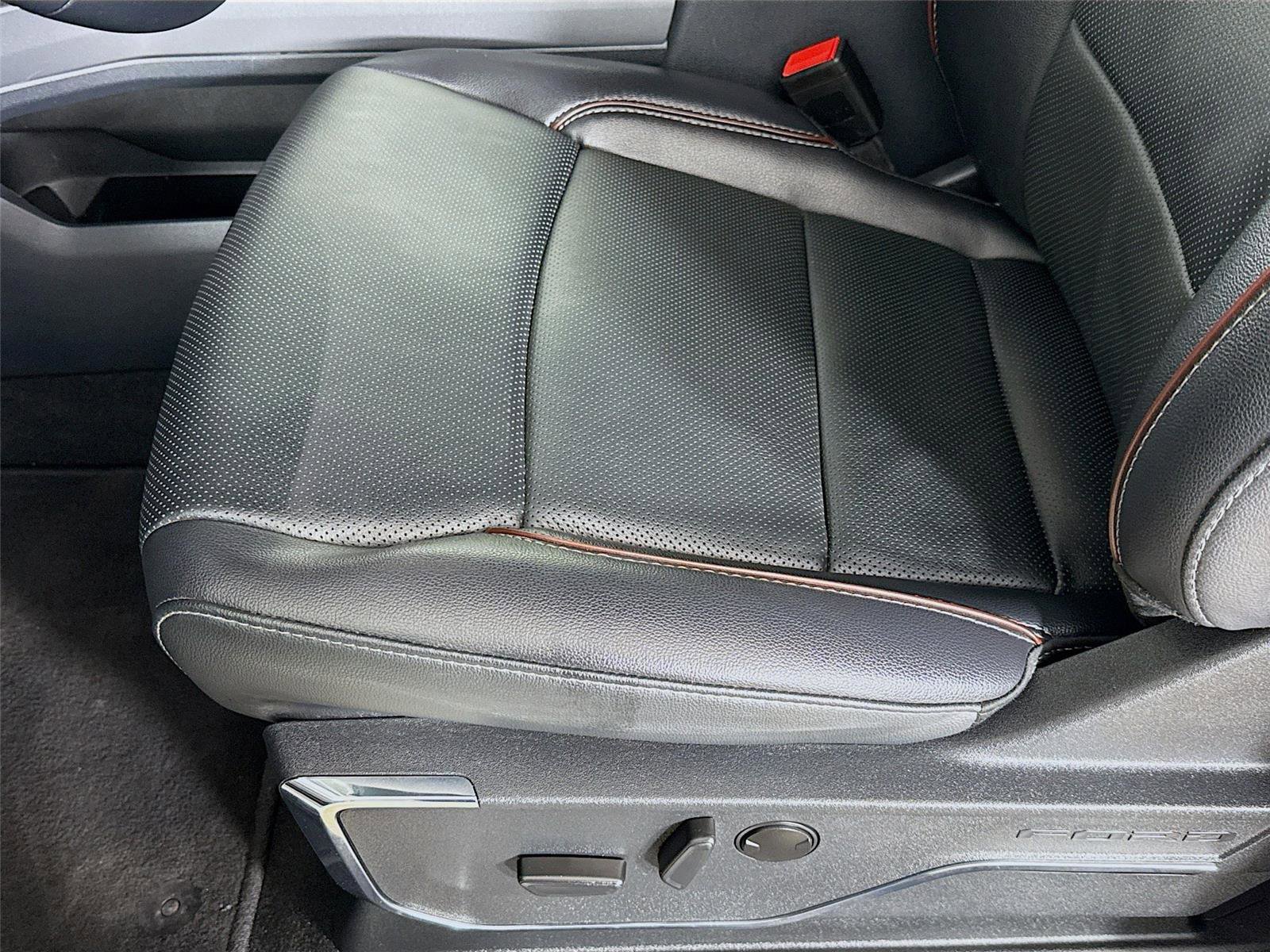 Used 2024 Ford F350 Lariat w/ Chrome Package image 20