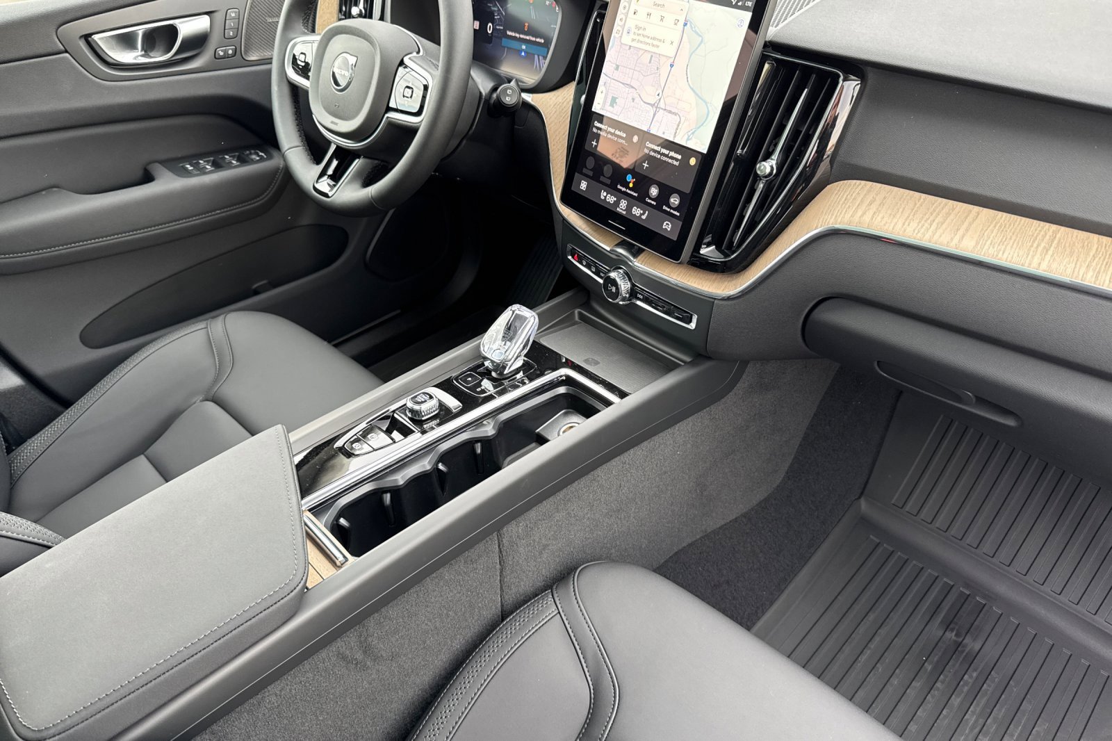 New 2026 Volvo XC60 B5 Plus w/ Climate Package image 15