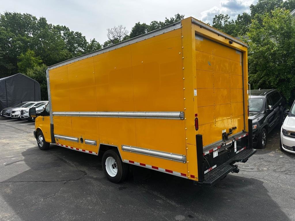 Used 2019 GMC Savana 3500 Extended w/ Driver Convenience Package RWD image 4