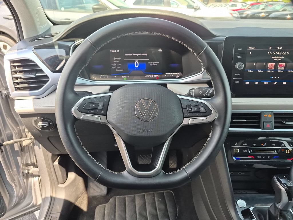 Used 2025 Volkswagen Taos SE AWD/4WD image 22