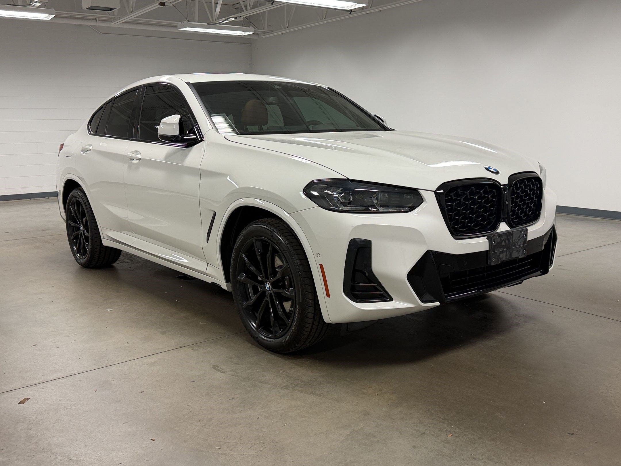 Certified 2025 BMW X4 xDrive30i w/ Premium Package AWD/4WD image 7