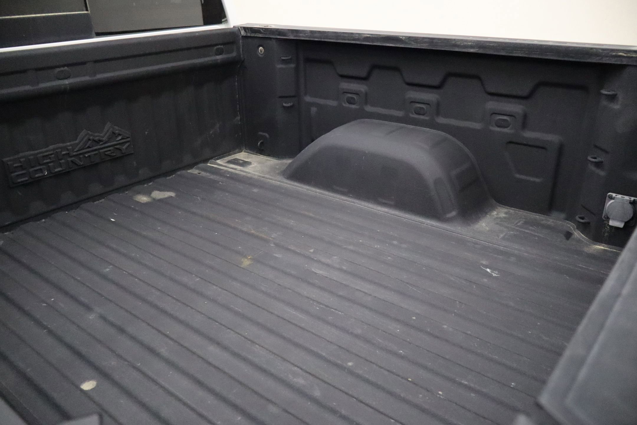 Used 2022 Chevrolet Silverado 1500 High Country w/ Technology Package image 25