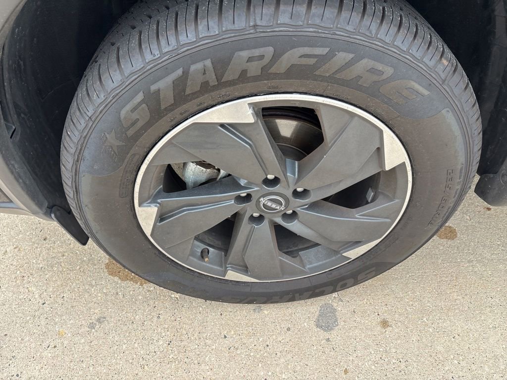 Used 2024 Nissan Rogue SV AWD/4WD image 10