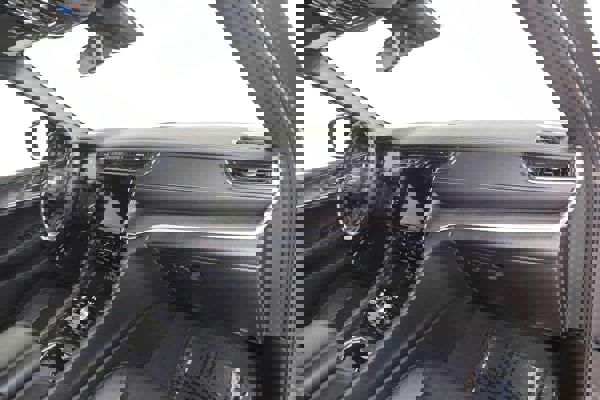 Used 2024 Jeep Grand Cherokee Limited w/ Luxury Tech Group II image 42