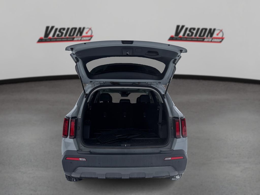 Certified 2022 Kia Sorento S w/ Panoramic Sunroof Package image 11