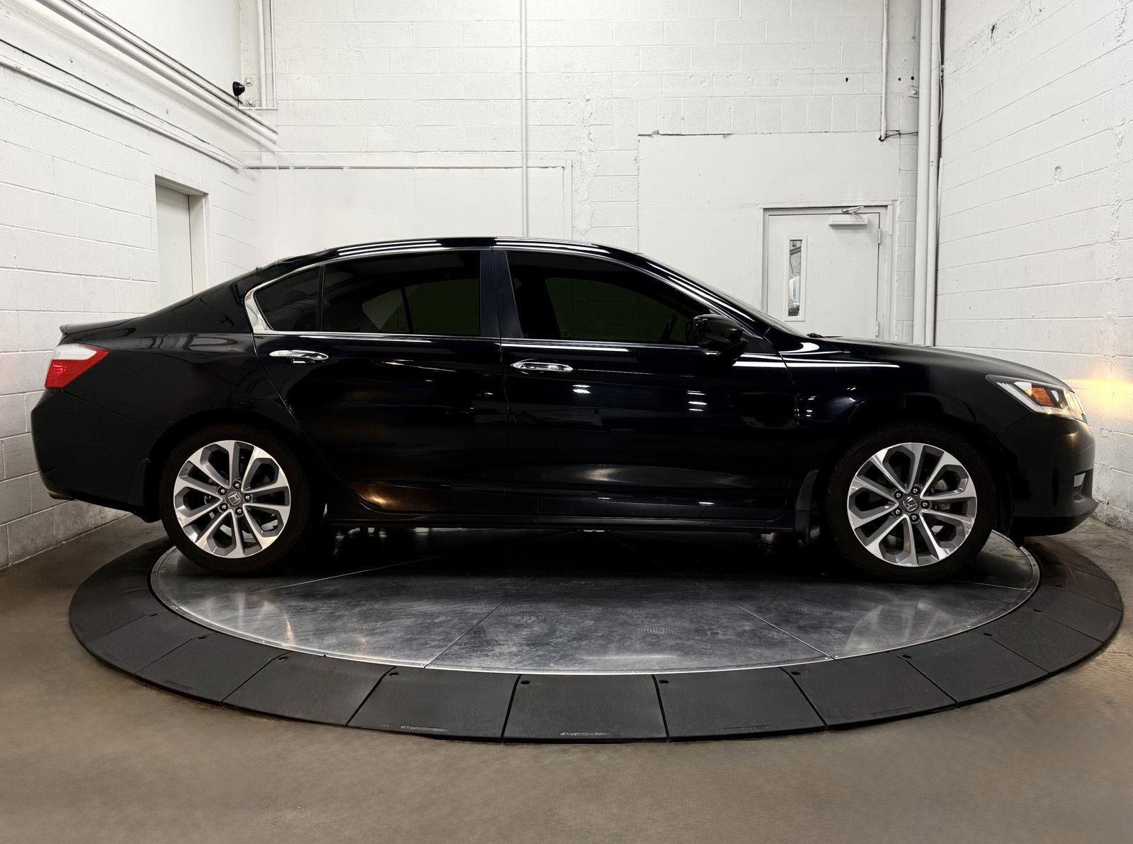 Used 2014 Honda Accord Sport image 11