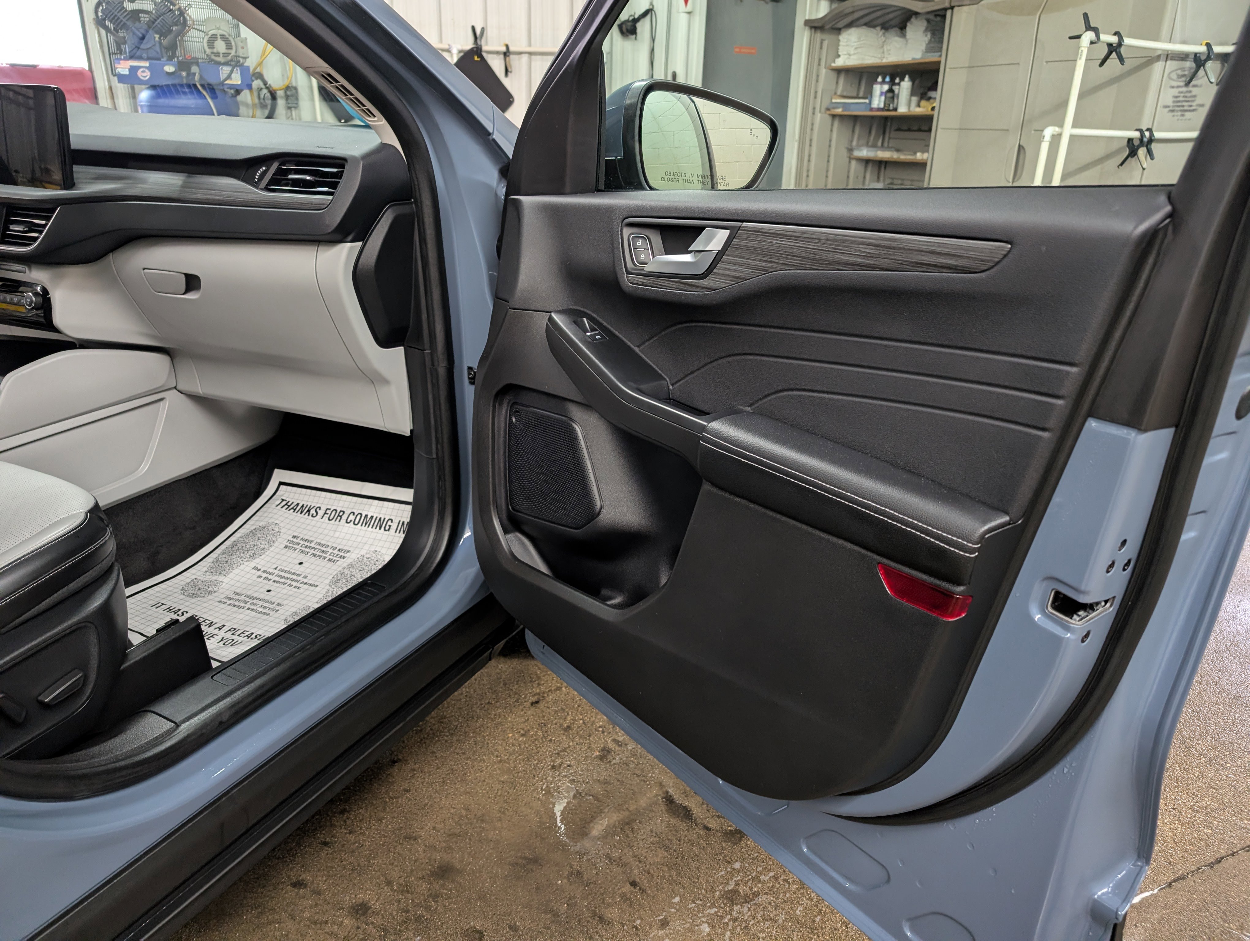 Used 2024 Ford Escape Platinum image 4