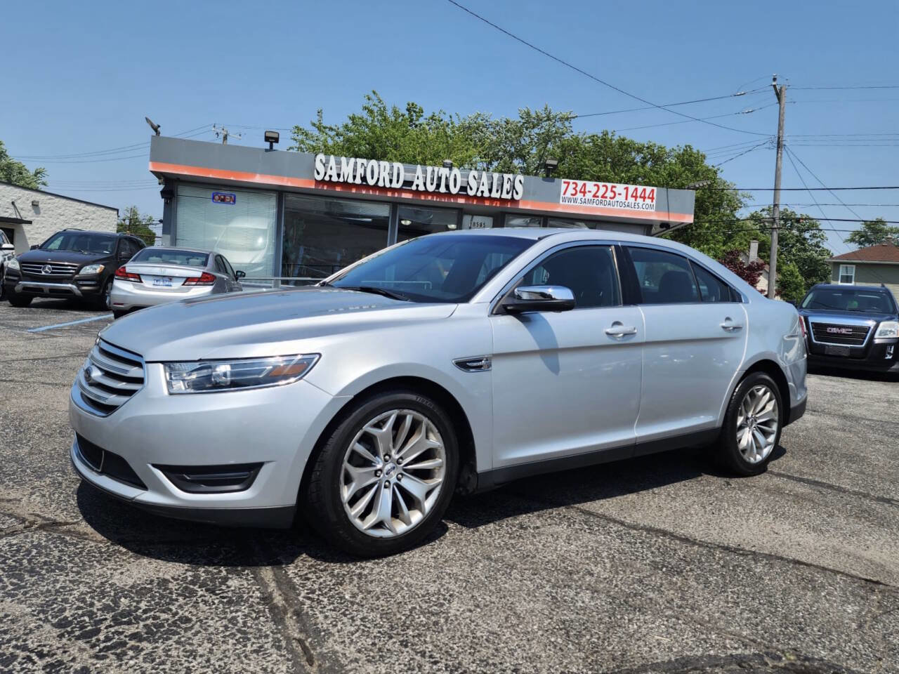 Used 2019 Ford Taurus Limited FWD image 2