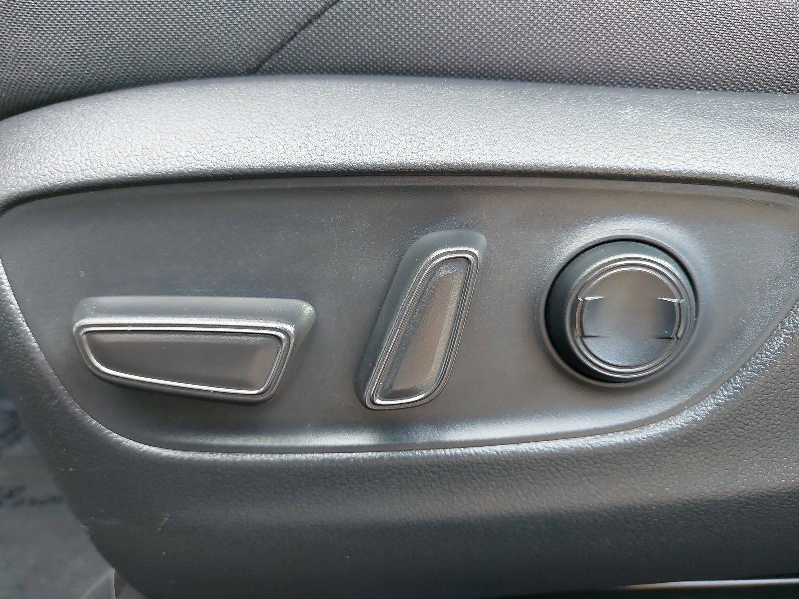 Used 2021 Toyota Venza LE image 29