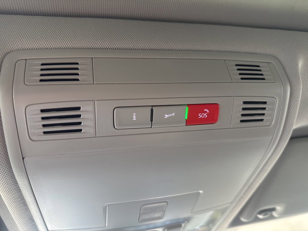 Certified 2025 Volkswagen Taos SE image 25