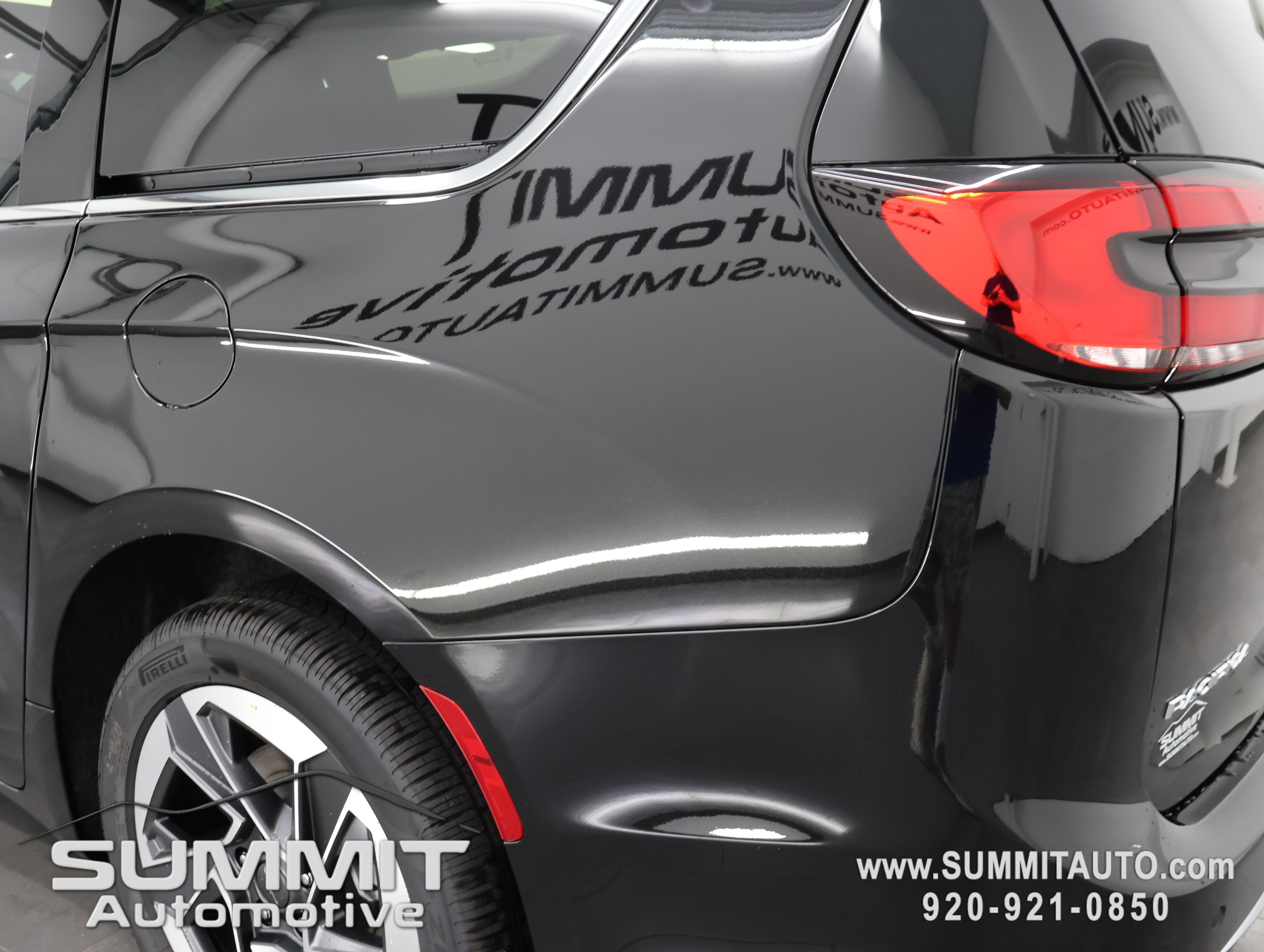 New 2027 Chrysler Pacifica Limited AWD/4WD image 37