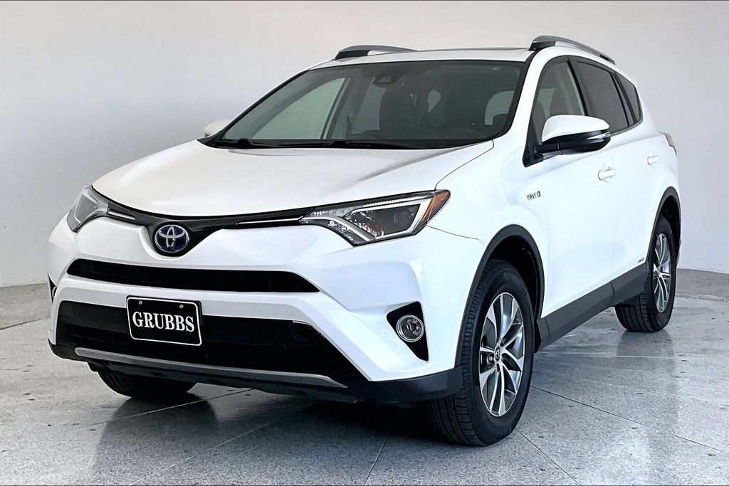 Used 2017 Toyota RAV4 XLE AWD/4WD image 14