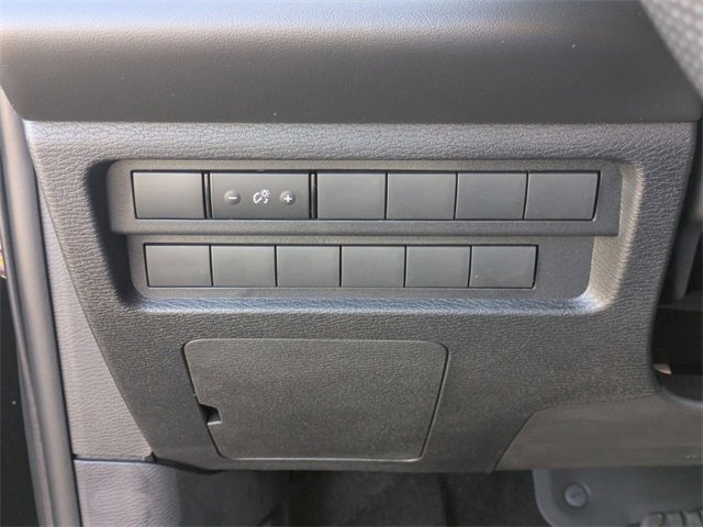 New 2025 Mitsubishi Outlander ES image 15