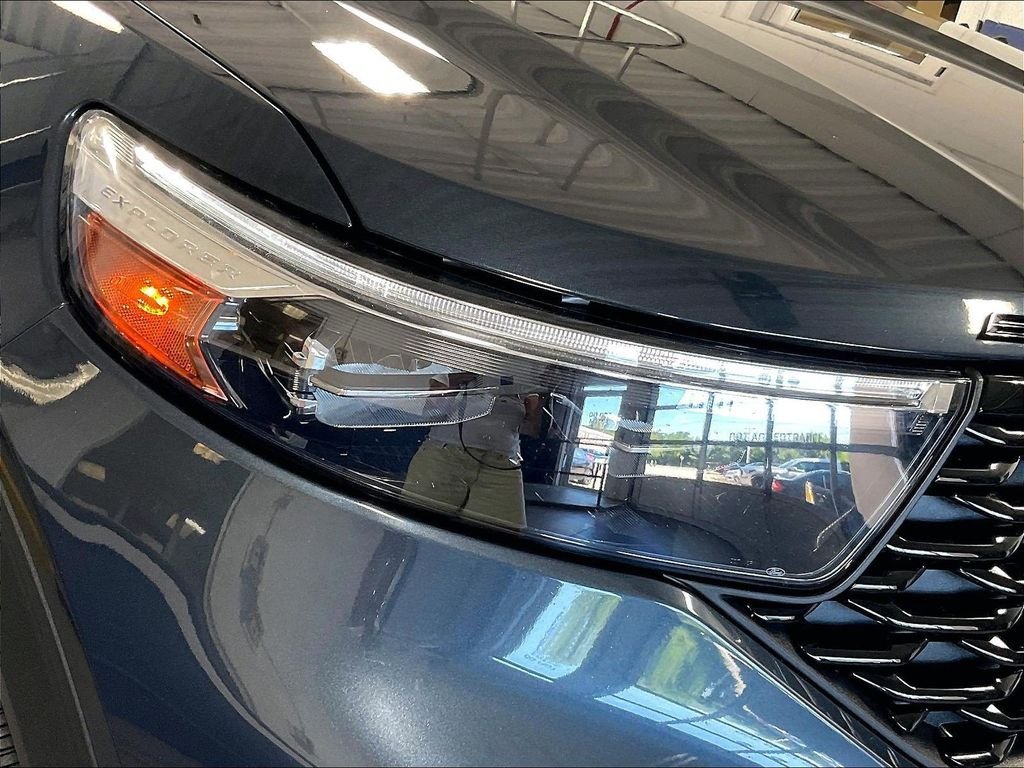 Used 2023 Ford Explorer ST-Line AWD/4WD image 31