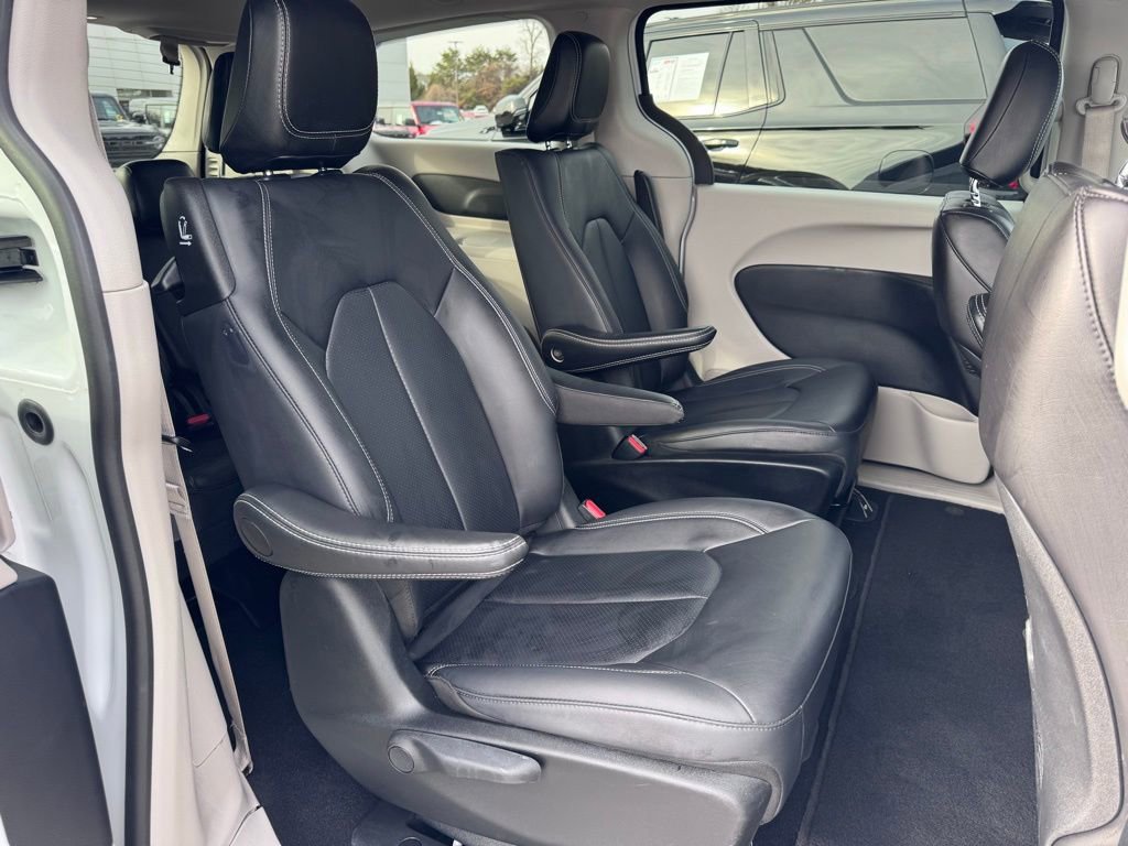 Used 2024 Chrysler Pacifica Select FWD image 31