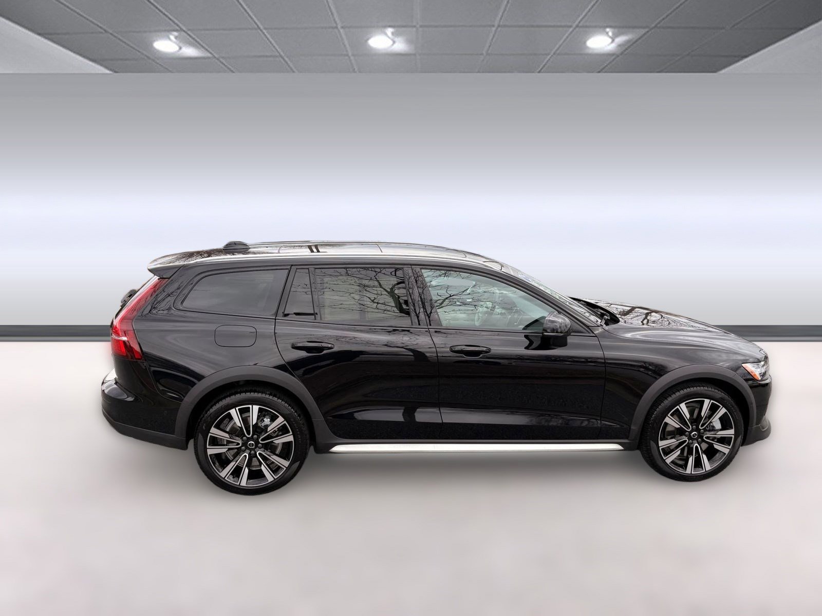 Certified 2025 Volvo V60 B5 Cross Country Ultra w/ Protection Package Premier image 7