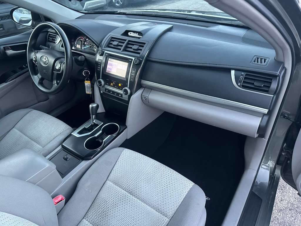 Used 2014 Toyota Camry L image 18