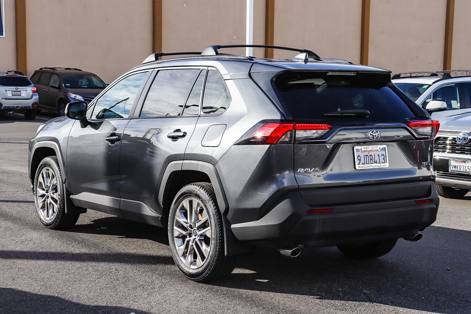 Used 2021 Toyota RAV4 XLE Premium image 9