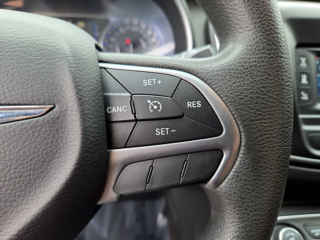 Used 2015 Chrysler 200 Limited FWD image 25