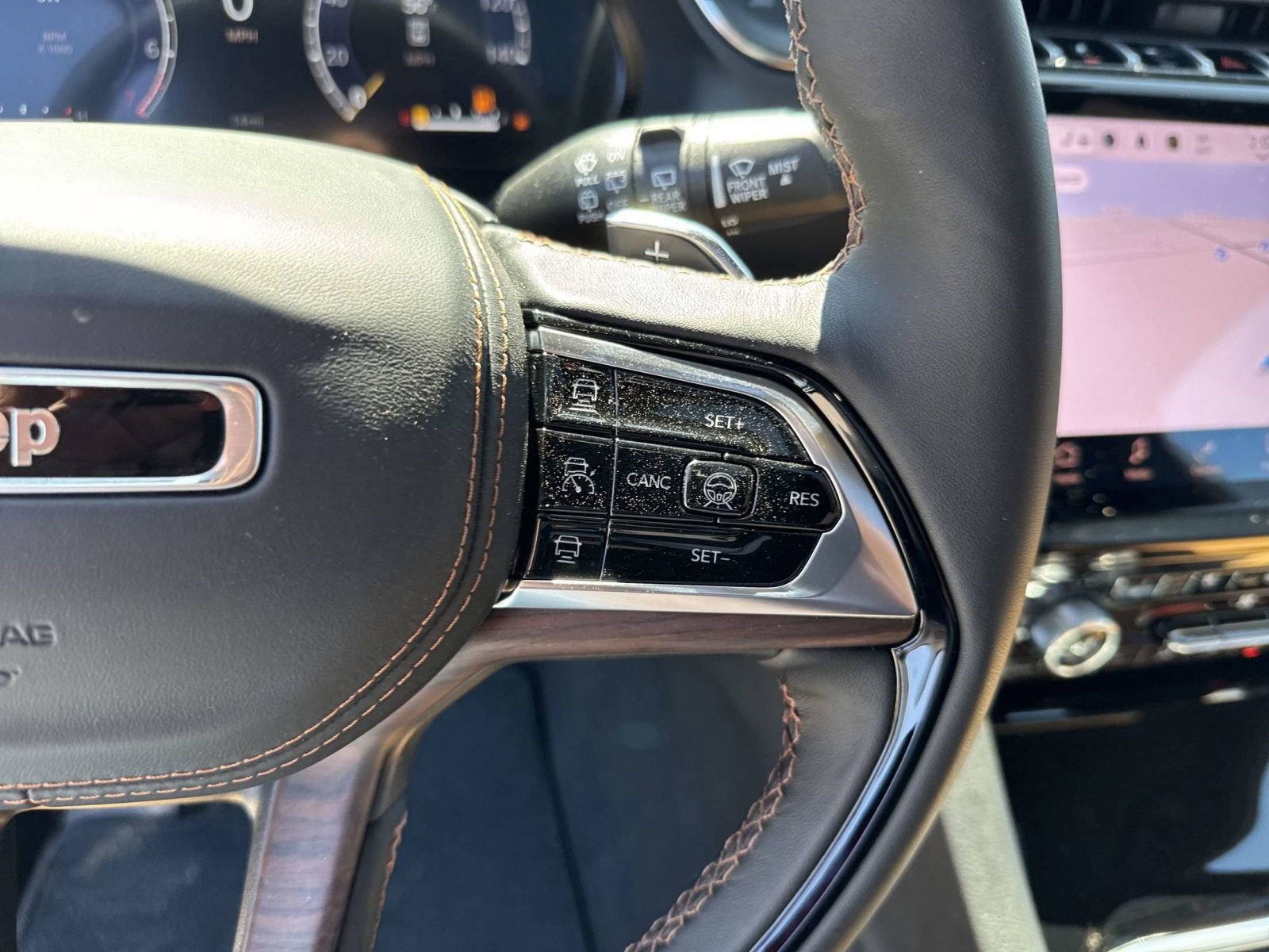 New 2025 Jeep Grand Cherokee Summit w/ Luxury Tech Group V image 31