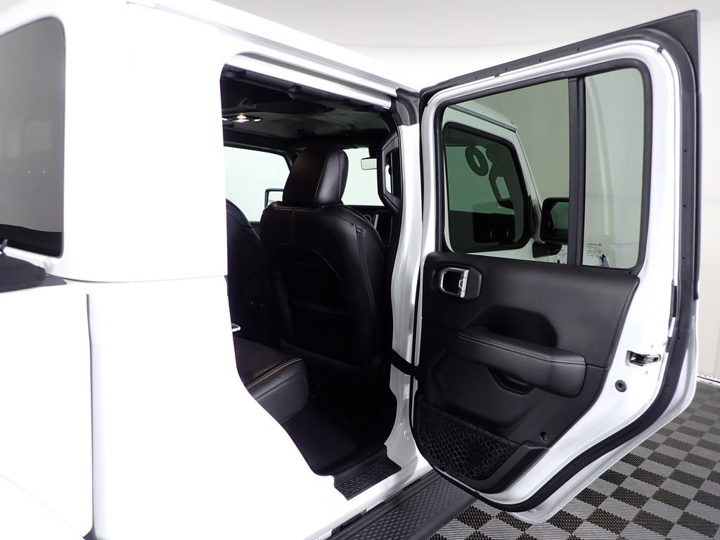 Used 2020 Jeep Gladiator Overland w/ Dual Top Group AWD/4WD image 33