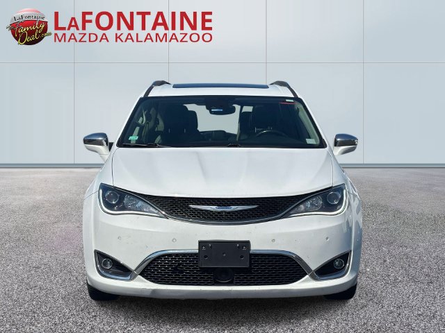 Used 2018 Chrysler Pacifica Limited w/ Advanced Safetytec Group FWD image 2