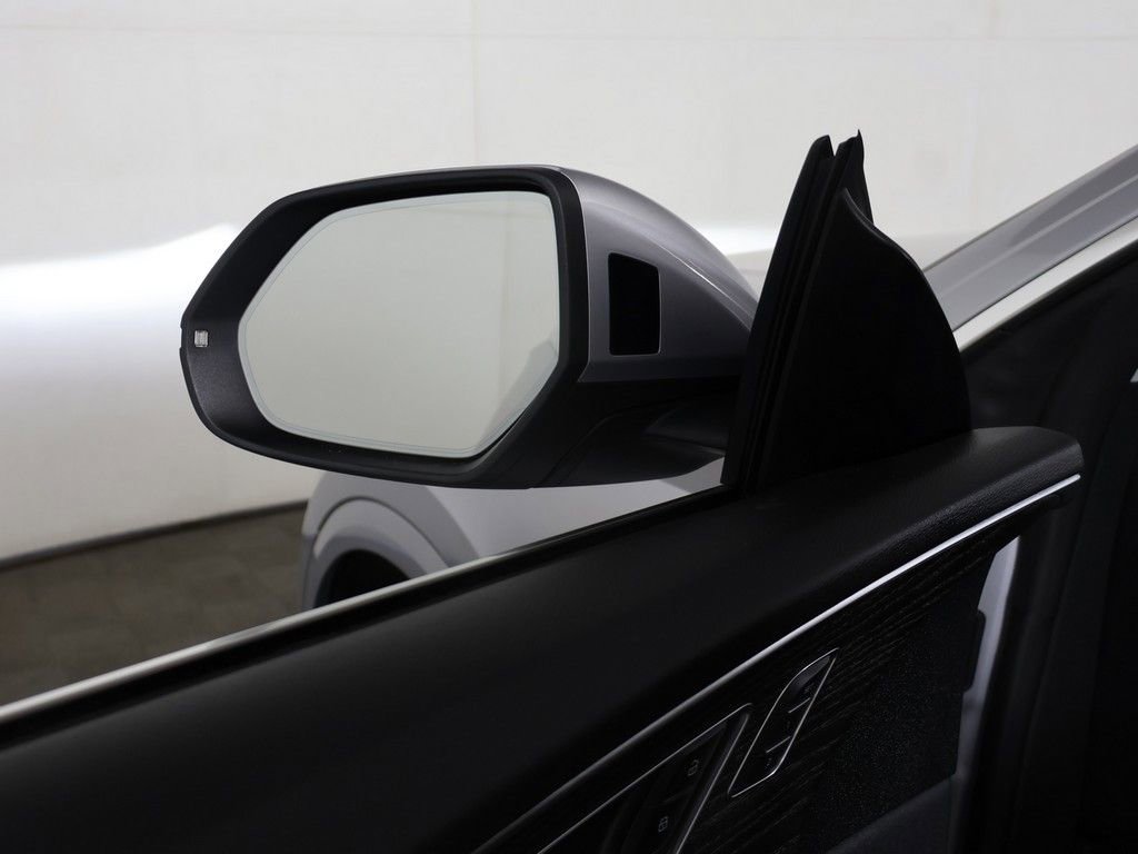 Used 2022 Audi Q8 Premium AWD/4WD image 33