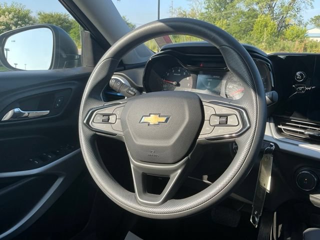 Used 2025 Chevrolet Trax LS w/ Driver Confidence Package FWD image 22