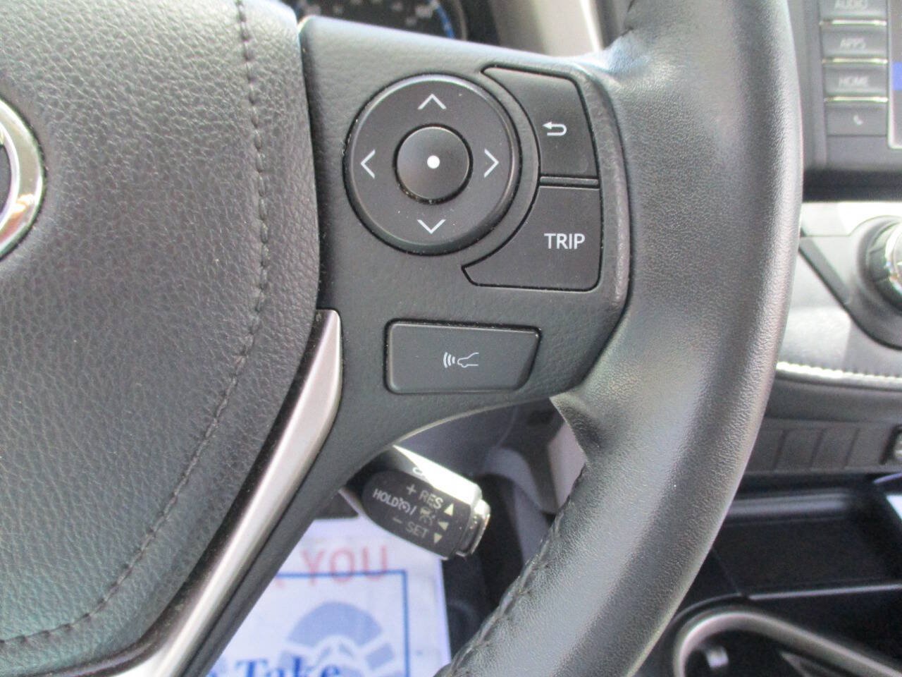 Used 2017 Toyota RAV4 XLE AWD/4WD image 11