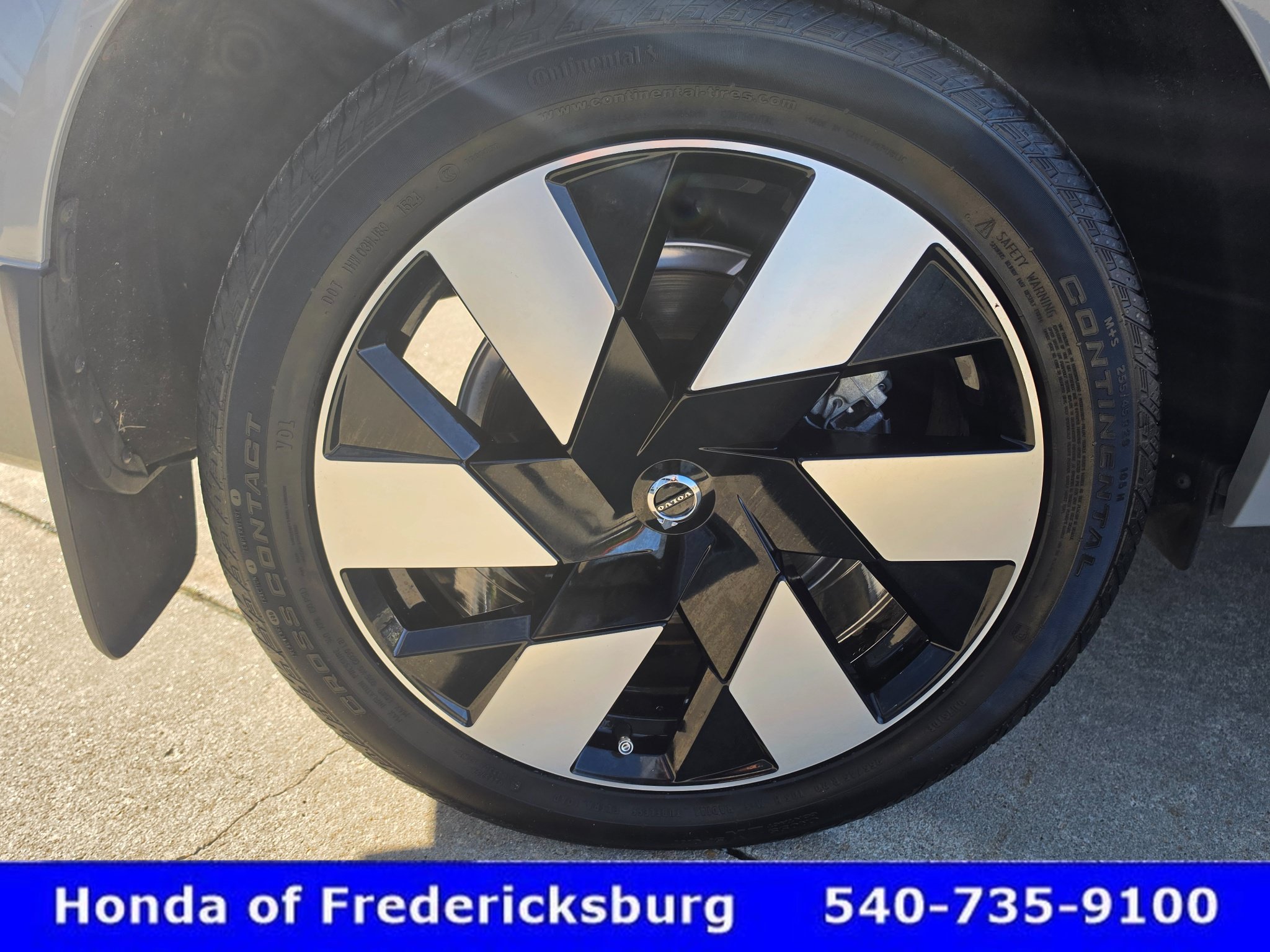 Used 2025 Volvo XC60 T8 Plus w/ Protection Package Premier AWD/4WD image 13