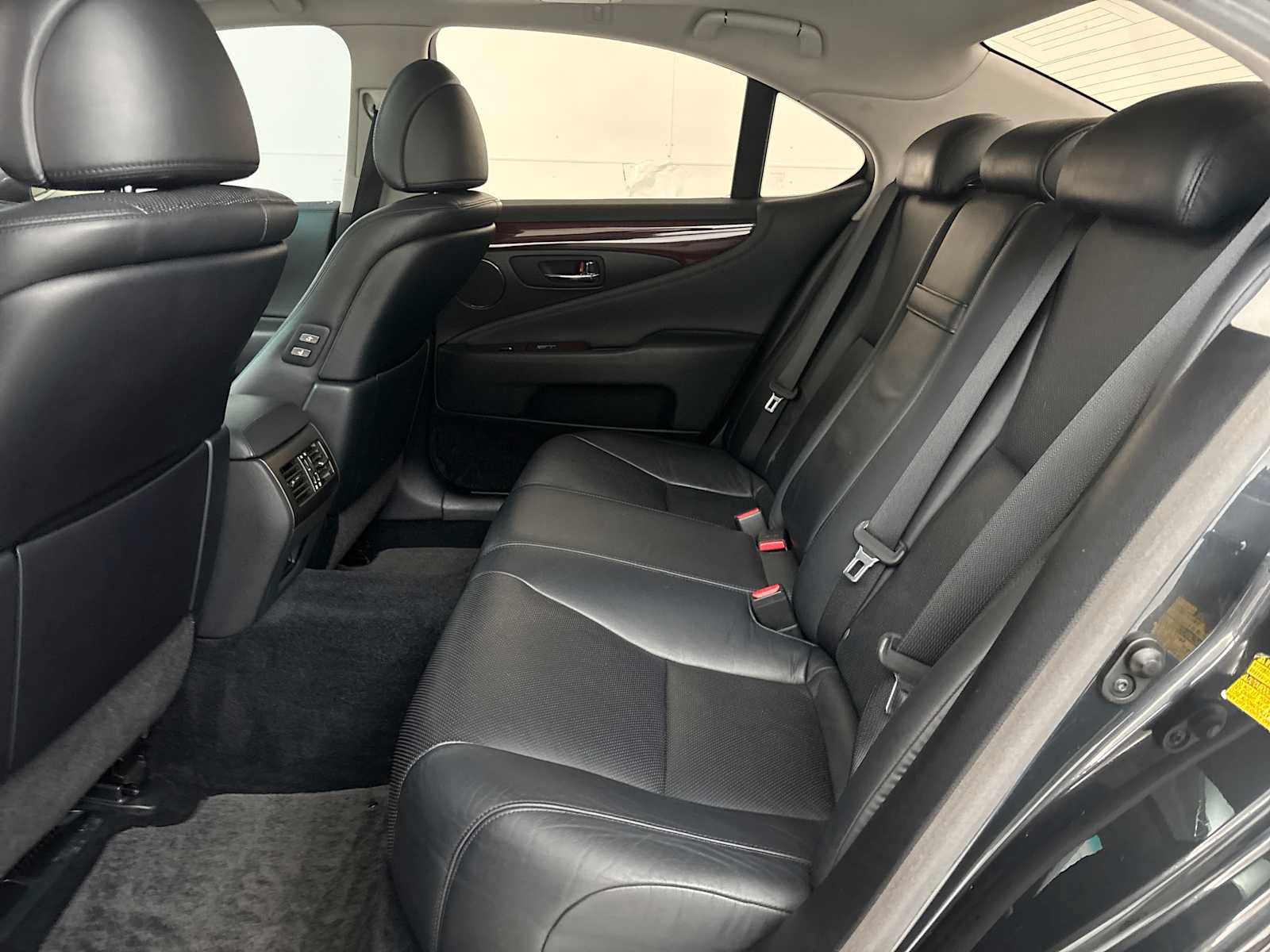Used 2010 Lexus LS 460 w/ Comfort Pkg RWD image 24