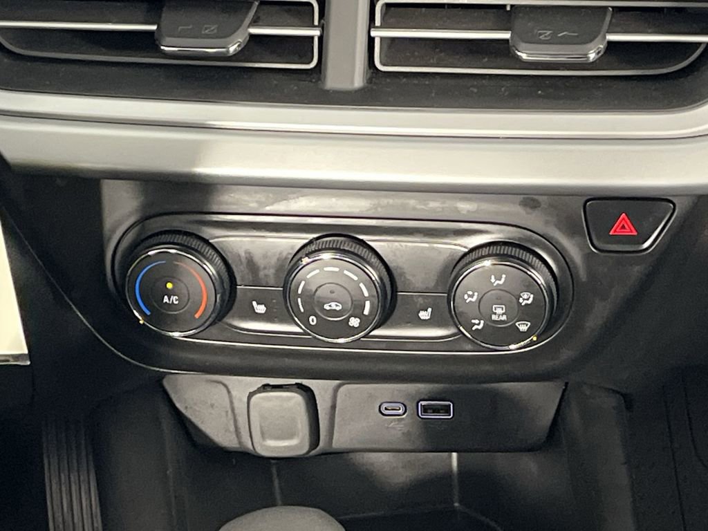 Used 2025 Chevrolet Trax LS w/ LS Convenience Package image 18