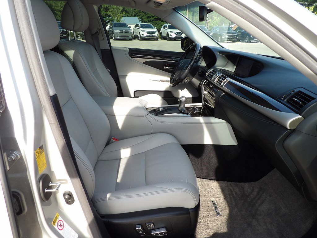 Used 2014 Lexus LS 460 Luxury w/ Comfort Package image 32