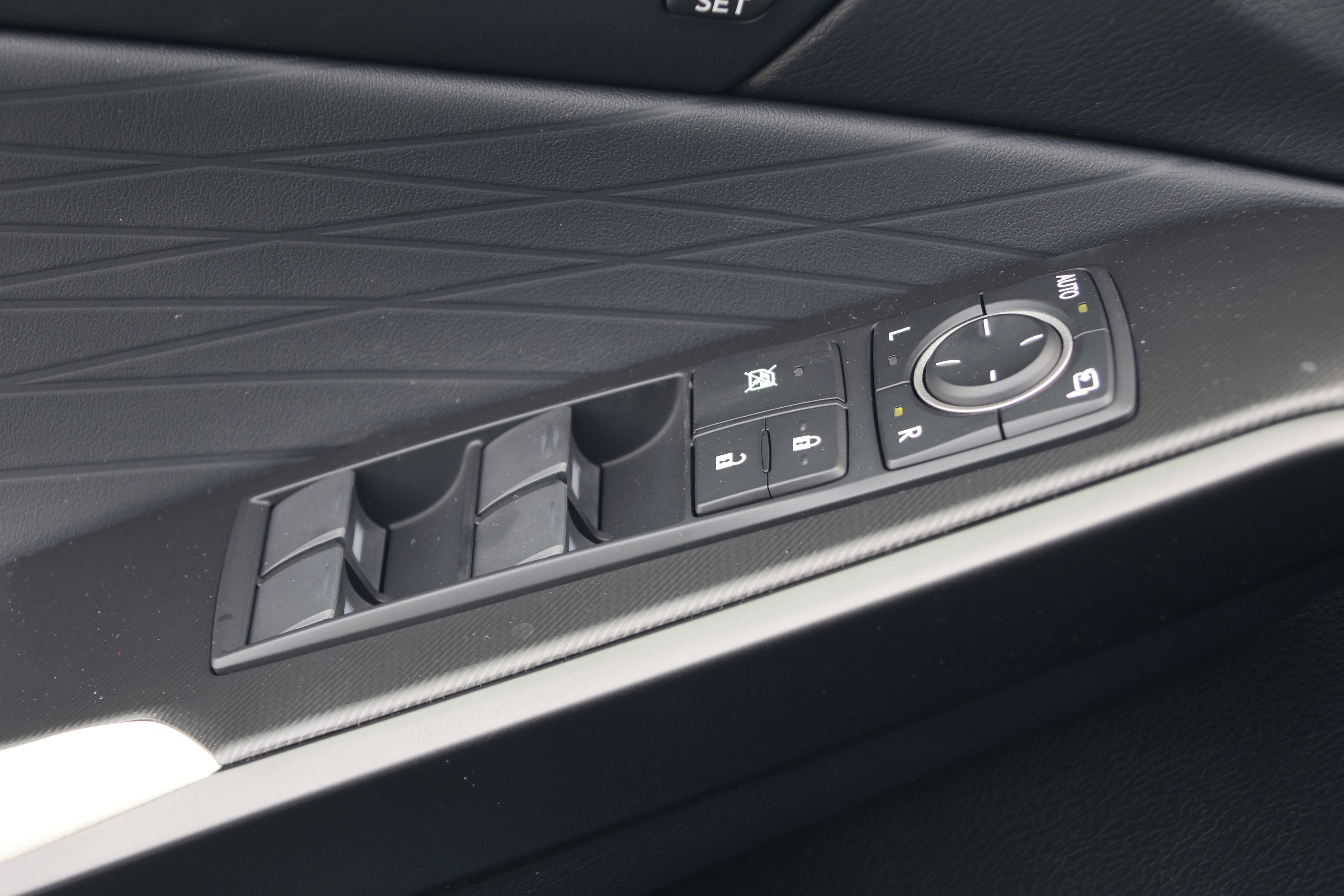 Used 2025 Lexus IS 350 F Sport w/ Navigation Package RWD image 14