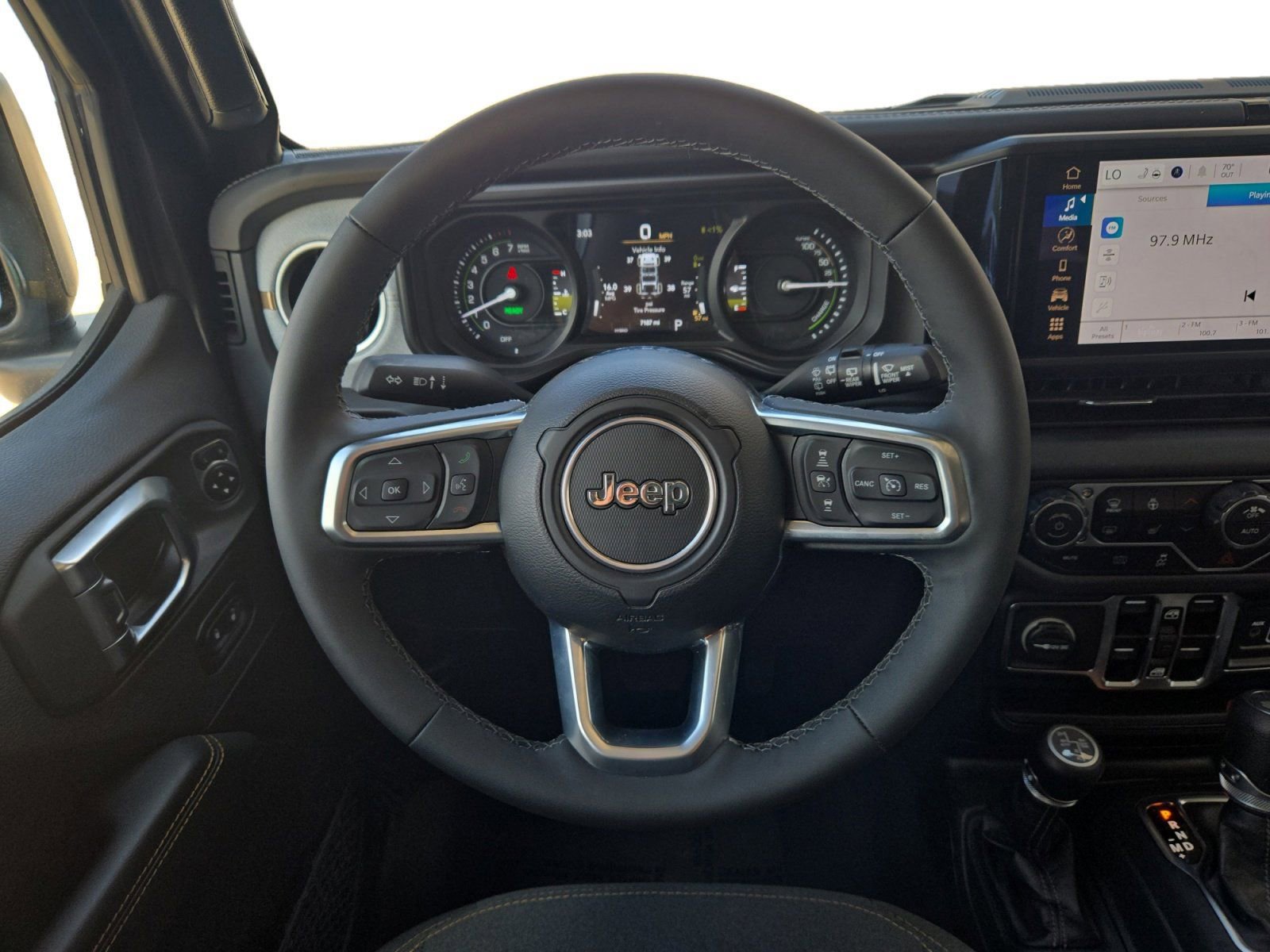 Used 2025 Jeep Wrangler Unlimited Sahara w/ Safety Group AWD/4WD image 22