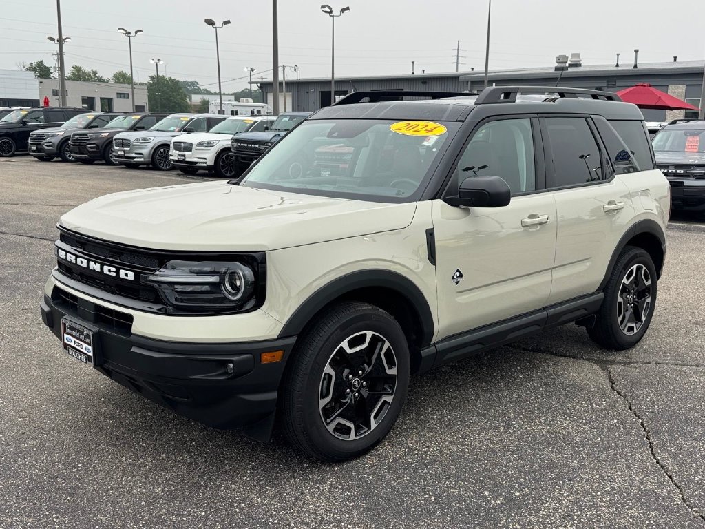 Used 2024 Ford Bronco Sport Outer Banks w/ Tech Package AWD/4WD image 2