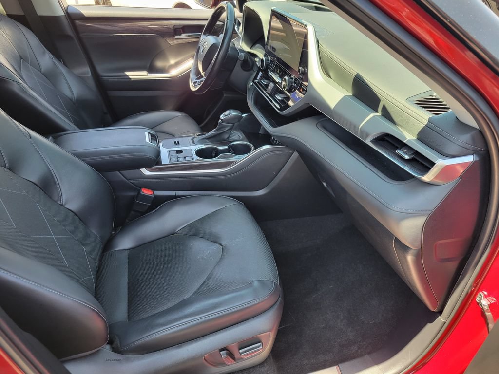 Used 2023 Toyota Highlander Platinum FWD image 19