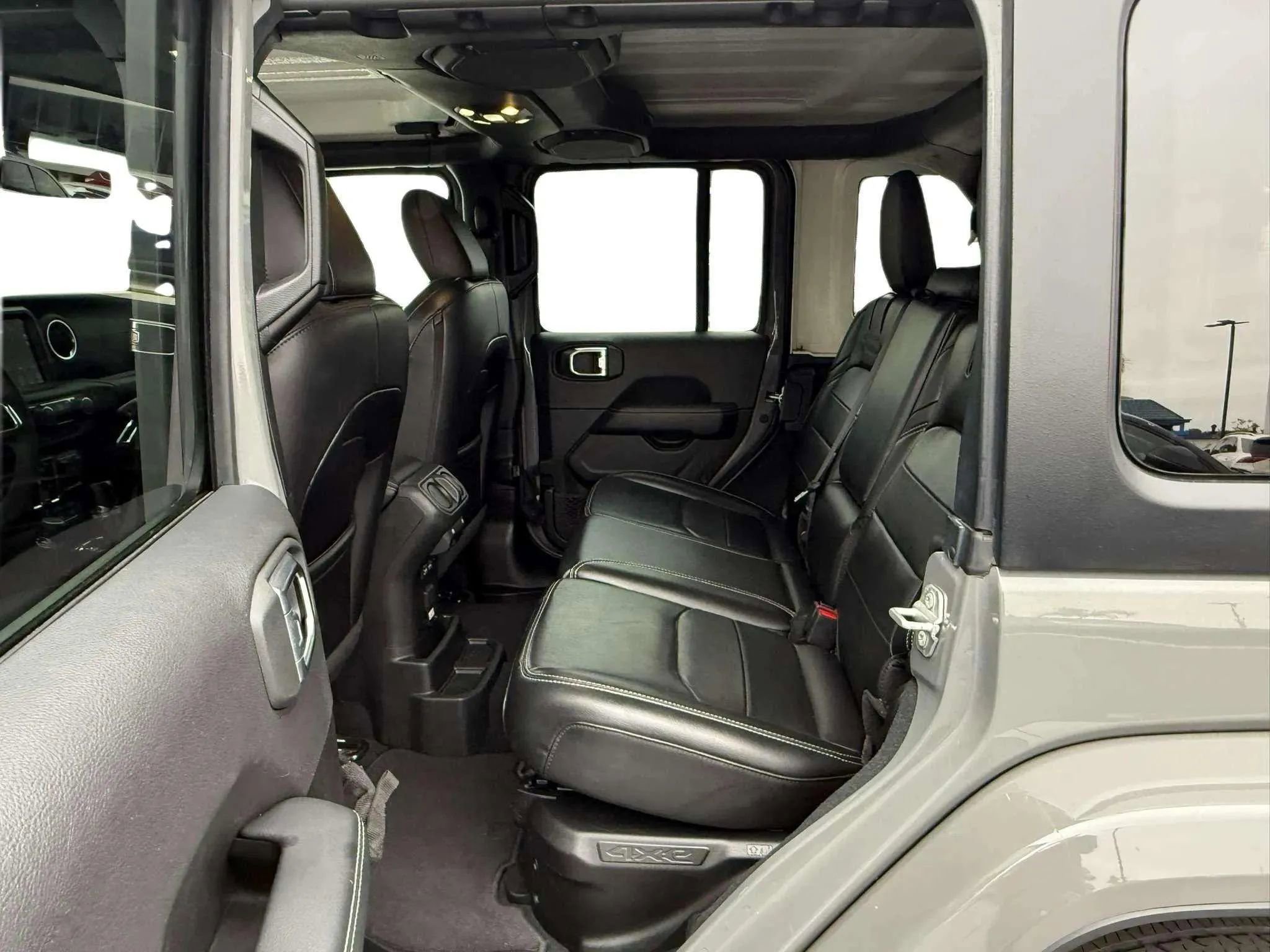 Used 2023 Jeep Wrangler Unlimited Sahara image 16