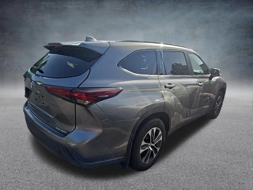 Used 2025 Toyota Highlander XLE AWD/4WD image 7