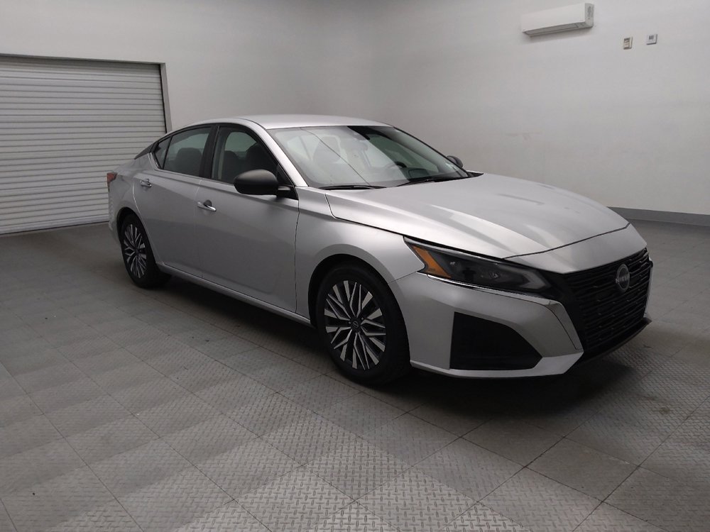 Used 2024 Nissan Altima 2.5 SV image 13