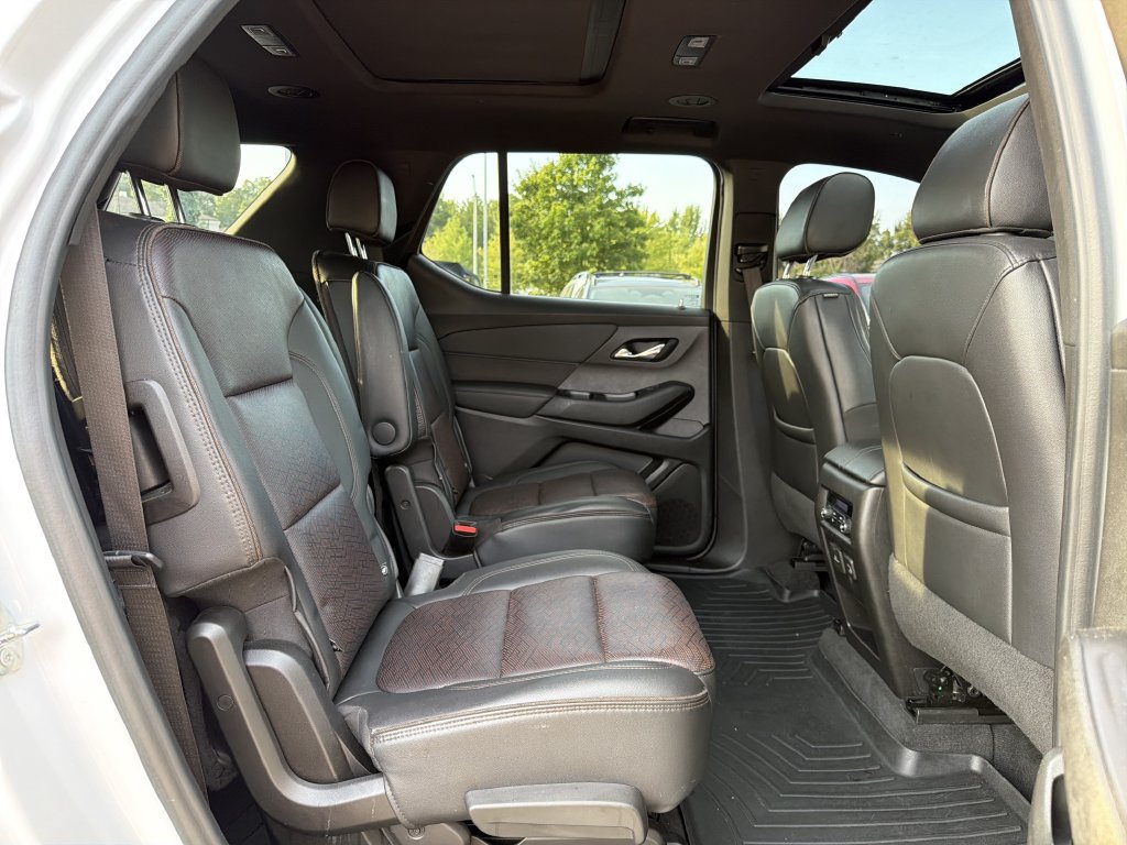 Used 2022 Chevrolet Traverse High Country FWD image 18