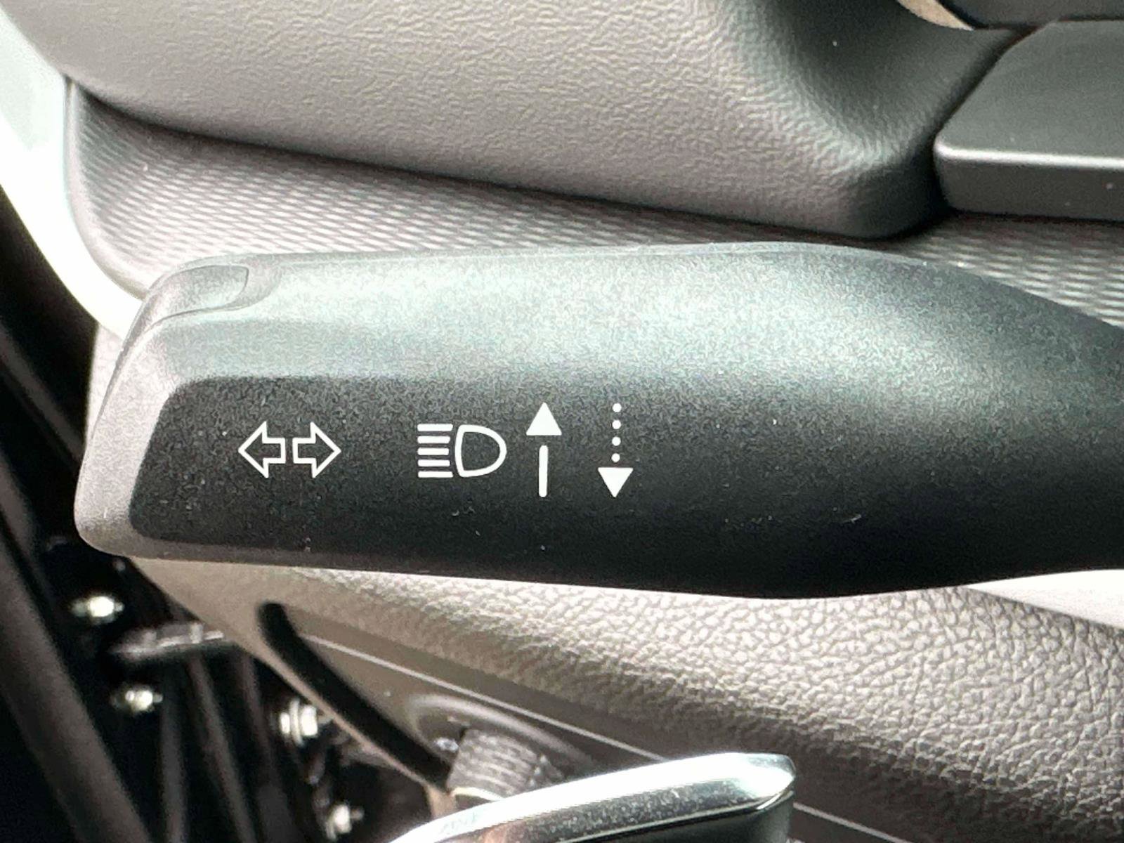 Used 2024 Jeep Grand Cherokee L Altitude image 24